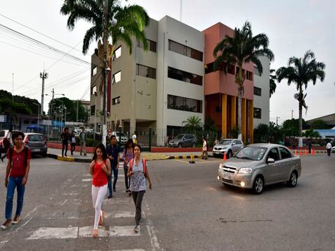 53 mil alumnos forjan pasos en U. de Guayaquil