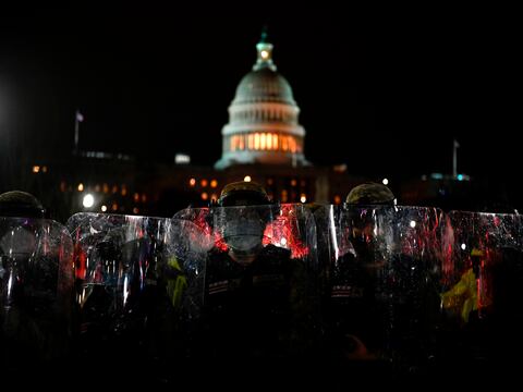 Manifestantes fueron sacados del Capitolio y se reanudará la certificación de la victoria presidencial de Joe Biden
