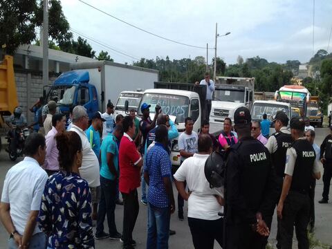 Con protesta, transportistas pesados de Esmeraldas piden ser considerados en contratos