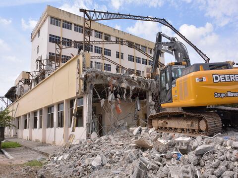 Demolición del hospital de Chone está en marcha
