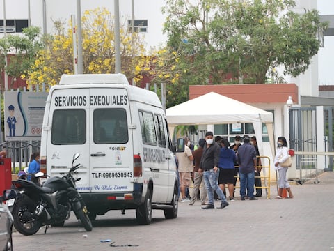 Vuelven a reclamar para retirar los cuerpos de sus parientes en el hospital del Guasmo, sur de Guayaquil