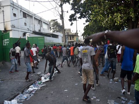 Un muerto en tercer día de manifestaciones contra el gobierno en Haití