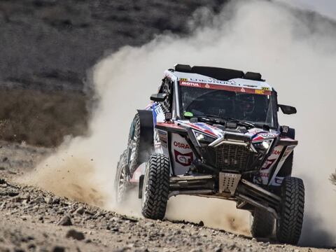 Sebastián Guayasamín se repone a un pinchazo y sube en la clasificación general de los SSV en el Rally Dakar