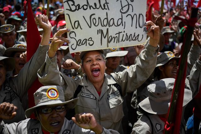 Seguidores de Maduro rechazan a "sesgado" informe de Bachelet