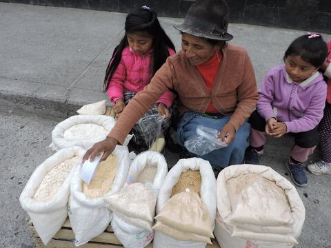 María mantiene legado de harinas de los Andes