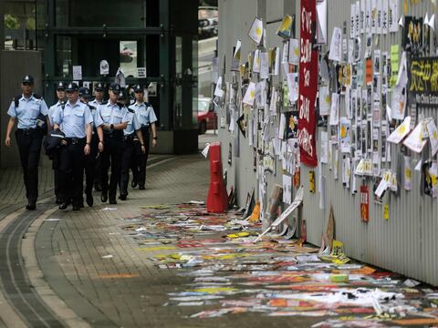 Ocho detenidos por filtrar datos de policías en Hong Kong