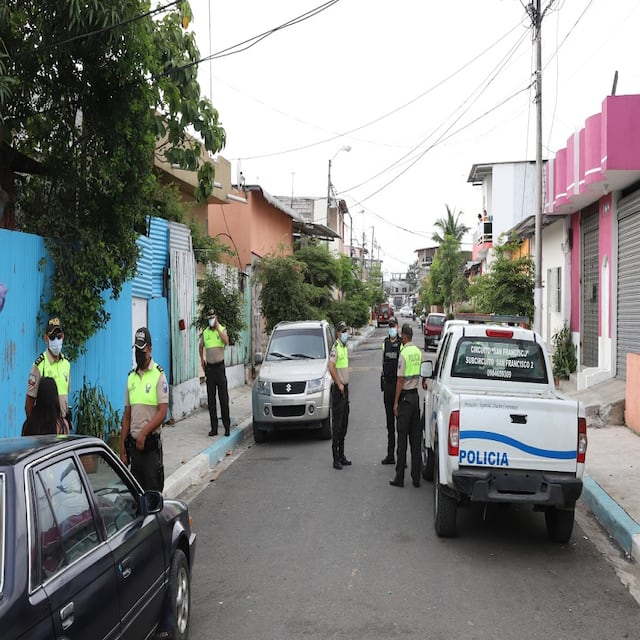 Guayaquil: Fiestas en barrios, y un bingo en la Calle 8 donde ya hubo sanciones, se dan pese a advertencias y más casos de COVID-19