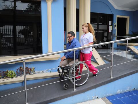 Lenín Moreno anuncia suspensión de exoneración de aranceles de vehículos para personas con discapacidad