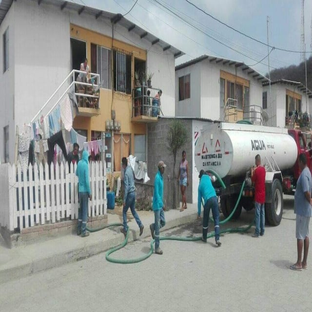 Comunidades manabitas claman por agua potable ante irregularidad en el servicio durante tres meses