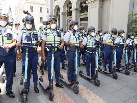 Los agentes de tránsito de Guayaquil ahora patrullan en monopatines