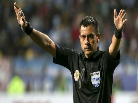 Más de 200.000 aficionados de Perú firman petición para que se retire la licencia de árbitro a Julio Bascuñán