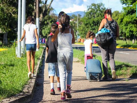 Salir caminando de Venezuela, una práctica que continúa pese a la pandemia