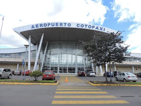 Aeropuerto de Cotopaxi aún no despega como anhelan empresas