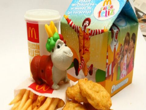 La Cajita Feliz llegará sin juguete en un local de McDonald's en Chile