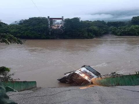 Cae el puente sobre el río Zamora, en Zamora Chinchipe