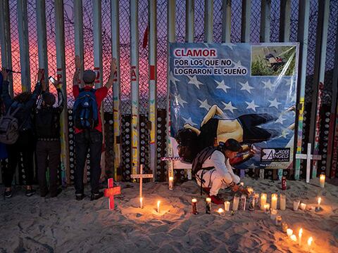 Donald Trump elogia a México, que registró un récord de deportaciones