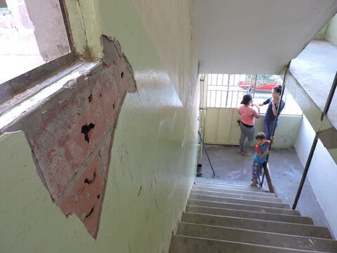 Venezolanos ocupan edificios en riesgo y ministro pide que salgan