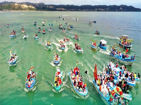 Bahía de Caráquez celebra las fiestas de san Pedro y san Pablo con procesión náutica