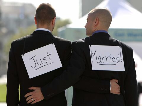 Juez bloquea ley de Misisipi que limita bodas gay