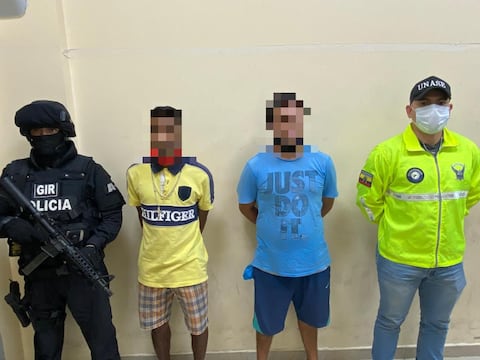 Detienen a dos sujetos implicados en secuestro en el sur de Guayaquil, en su poder se halló una granada
