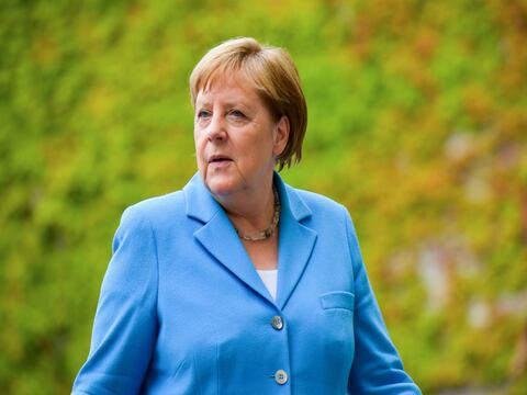 Tercer temblor de Angela Merkel, en un mes
