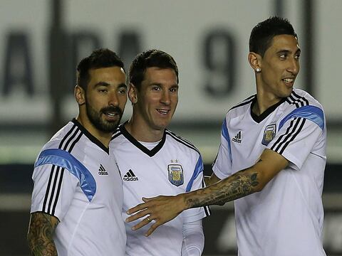 Los argentinos cantan: ‘Brasil decime qué se siente, tener en casa a tu papá’
