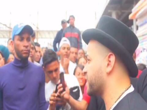Nacho visita a migrantes venezolanos en la terminal quiteña de Carcelén