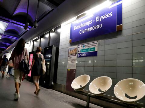 Metro de París cambia los nombres de las estaciones en honor a los campeones del mundo