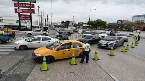 Retiro de valla causó problemas de tránsito en la avenida Juan Tanca Marengo