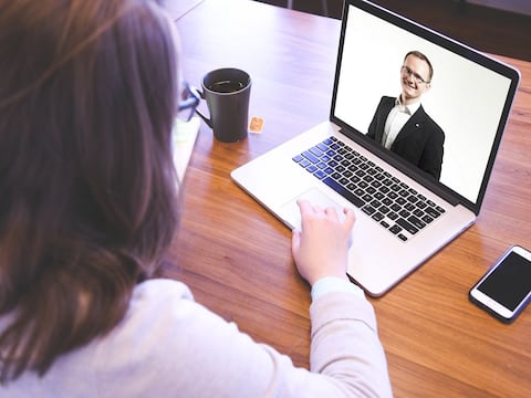 Consejos para triunfar en una entrevista de trabajo por videoconferencia