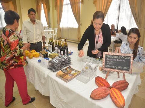 Manjar, adobos y licor de cacao resaltan en festival