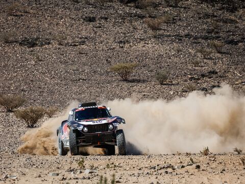 Remontada y triunfo de Carlos Sainz en la primera etapa del Rally Dakar