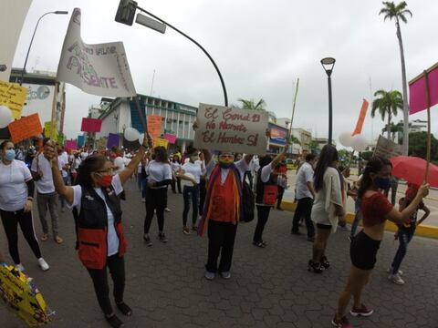 Dueños de centros de diversión nocturna de Machala marchan para pedir la reactivación de sus negocios