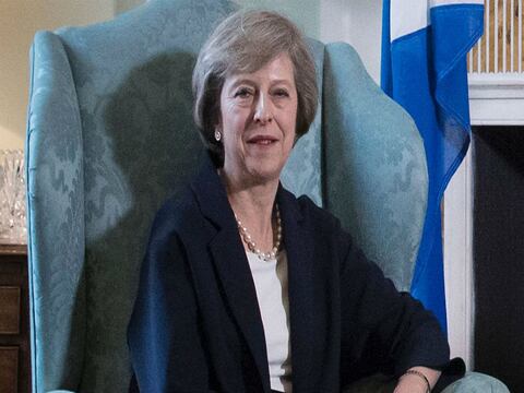 Theresa May retira de cargo a otro ministro del exfuncionario David Cameron