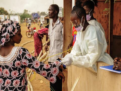 El ébola causa estragos en Guinea; virus se debilita en Sierra Leona y Liberia