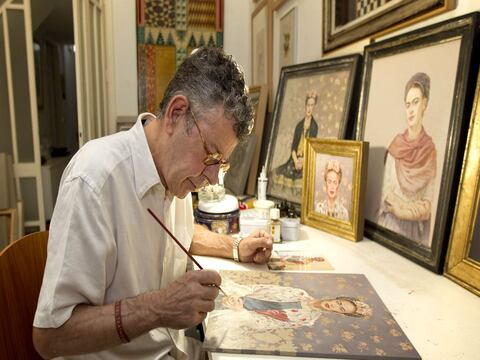 Artista español pinta obras en honor a Frida Kahlo