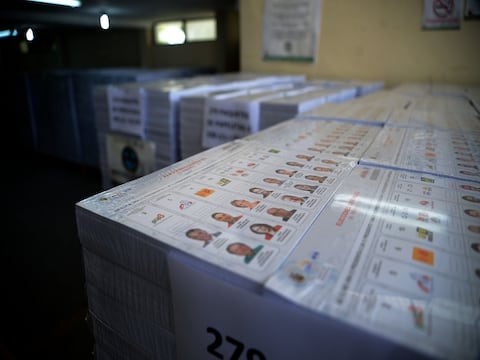 Debates, exhorto e impresión de papeletas marcan ambiente electoral en Ecuador 