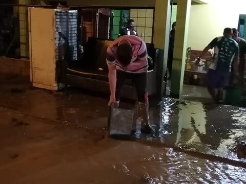 Calles anegadas por lluvia en Zamora 