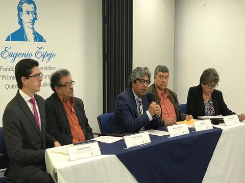 Gobierno firma acuerdo para reducir carga administrativa a docentes de Ecuador