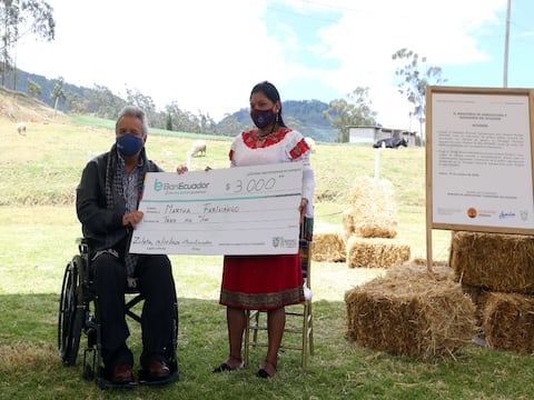 Gobierno entrega créditos a mujeres del sector rural