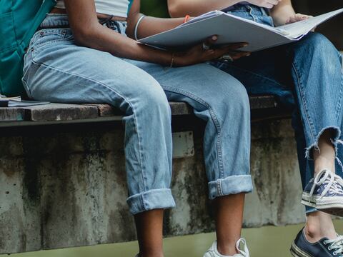 Los campus universitarios podrían ser superpropagadores de COVID-19, según estudio