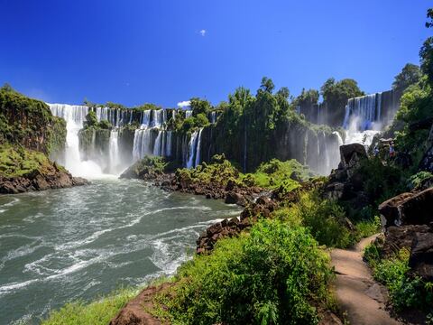 Cataratas del Iguazú vs. cataratas Victoria: ¿cuáles son más bellas?