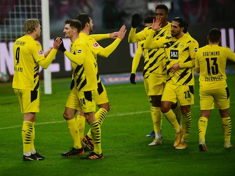 Borussia Dortmund gana y se ubica en puestos de Champions League