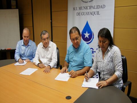Se firmó contrato para dotar de alcantarillado sanitario a zonas del suroeste de Guayaquil