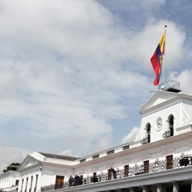 ¿Cuál es el nivel de educación de los candidatos presidenciales de Ecuador?