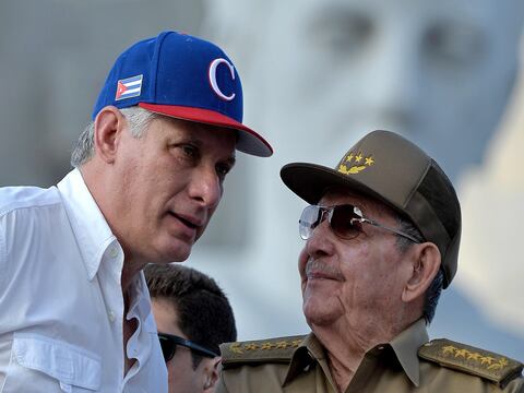 Cuba aprueba ley para tener de nuevo a Presidente