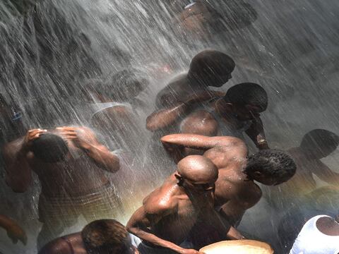 Ofrendas en Haití, en una cascada ‘sagrada’