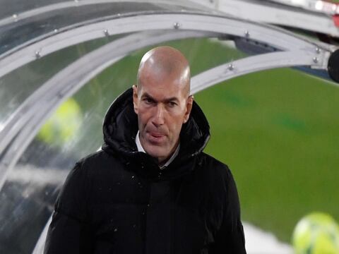 En el Real Madrid aíslan a Zinedine Zidane por contacto con persona contagiada de COVID-19