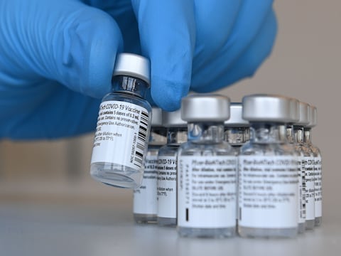 COVID-19: BioNTech estima que fabricará 2.000 millones de dosis de su vacuna en 2021