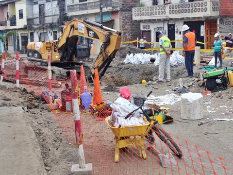 Se iniciaron los trabajos de reparación del colector en avenida de Chone